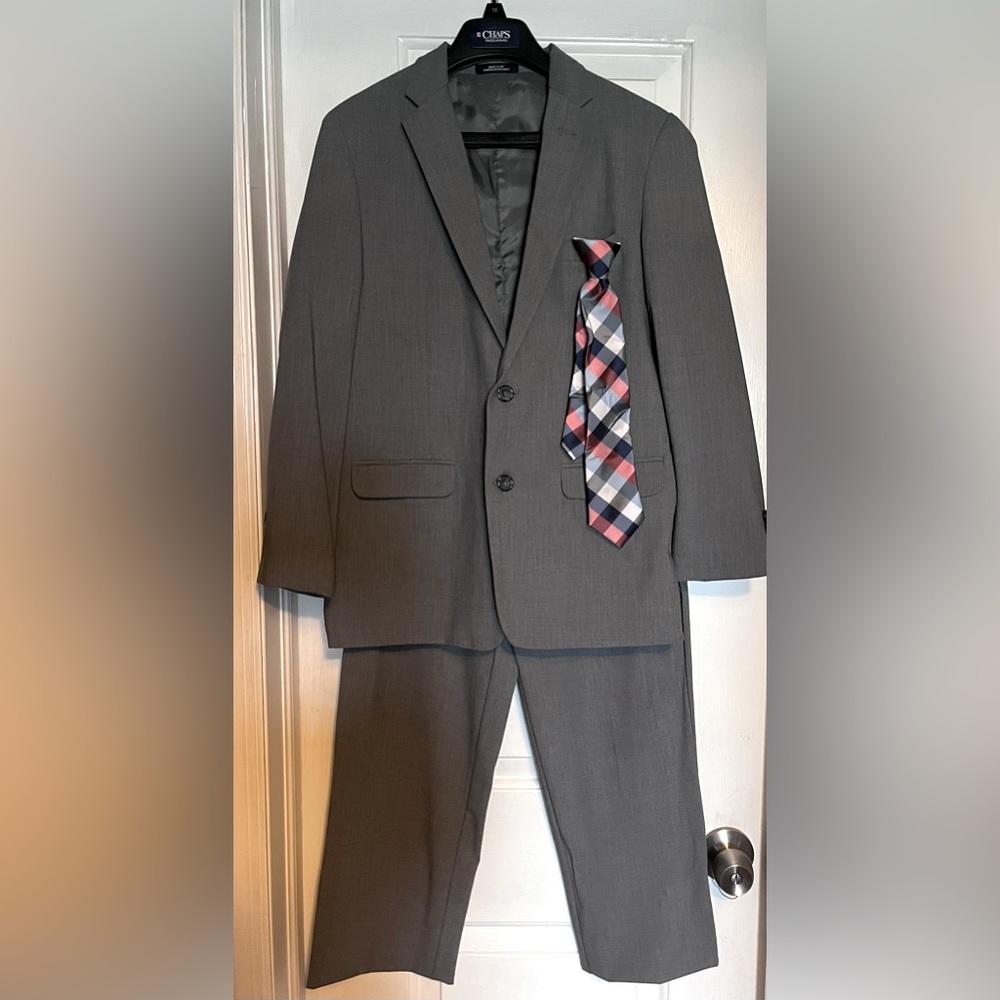 Chaps boys size 16 suit with clip-on tie, gray